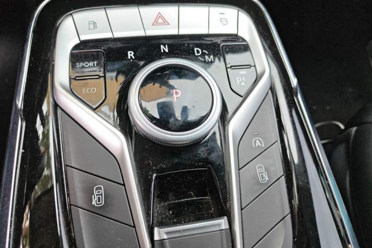 Used SAIC MAXUS G20 2021 Facelifted PLUS 2.0T Gasoline Automatic Luxury Edition Gear Lever