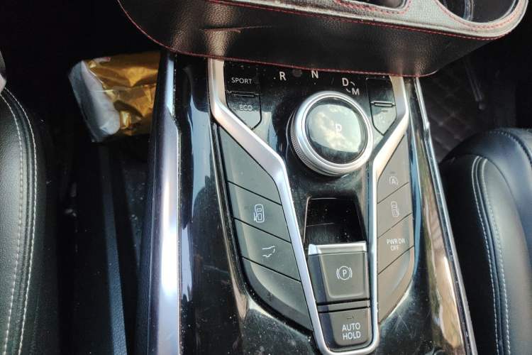 Used SAIC MAXUS G20 2021 PLUS 2.0T Gasoline Automatic Luxury Edition Gear Lever