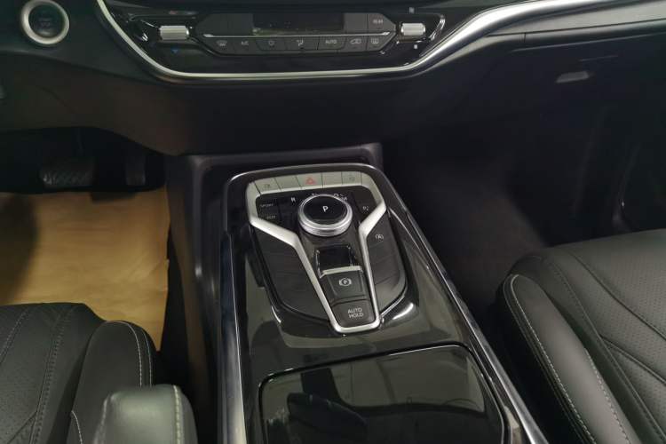 Used SAIC MAXUS G20 2021 Facelifted PLUS 2.0T Gasoline Automatic Luxury Edition Gear Lever