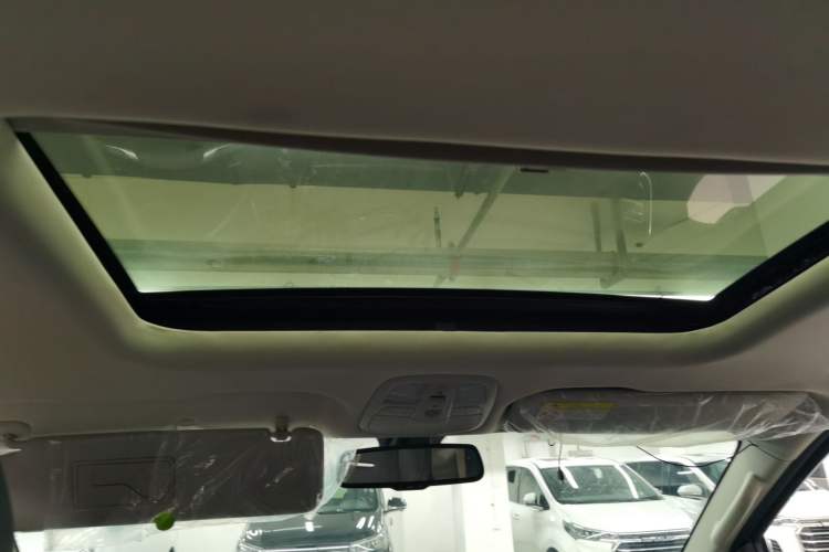 Used SAIC MAXUS G20 2021 Facelifted PLUS 2.0T Gasoline Automatic Luxury Edition Headliner