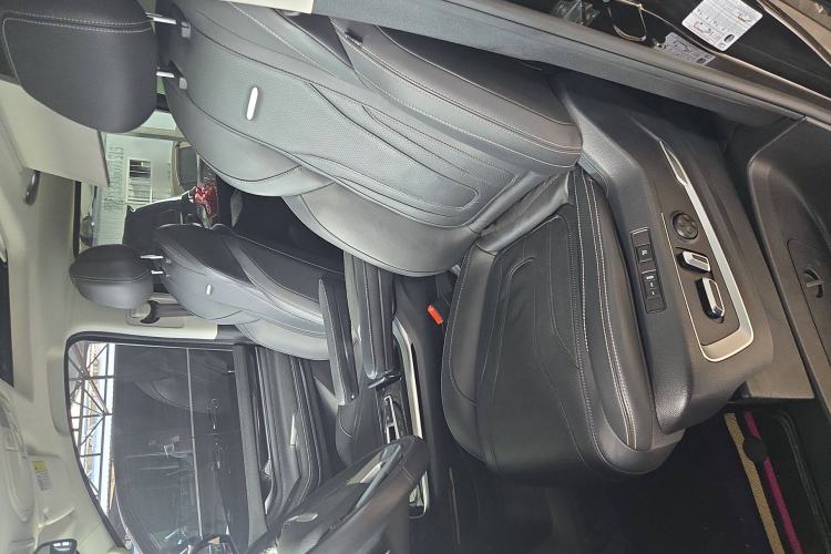 Used SAIC MAXUS G20 2021 PLUS 2.0T Gasoline Automatic Luxury Edition Interior 1