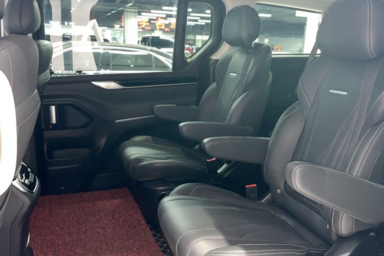 Used SAIC MAXUS G20 2021 Facelifted PLUS 2.0T Gasoline Automatic Luxury Edition Interior 2