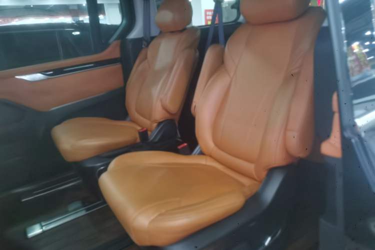 Used SAIC MAXUS G20 2021 PLUS 2.0T Gasoline Automatic Luxury Edition Interior 4