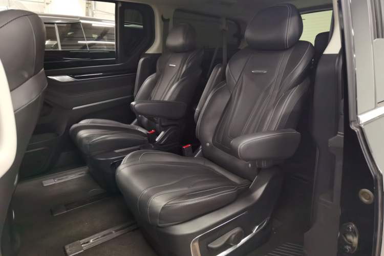Used SAIC MAXUS G20 2021 Facelifted PLUS 2.0T Gasoline Automatic Luxury Edition Interior 4