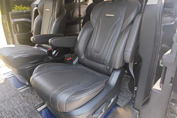 Used SAIC MAXUS G20 2021 PLUS 2.0T Gasoline Automatic Business Edition Left Rear Seat