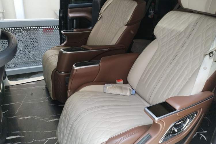 Used SAIC MAXUS G20 2021 PLUS 2.0T Gasoline Automatic Luxury Executive Edition Left Rear Seat
