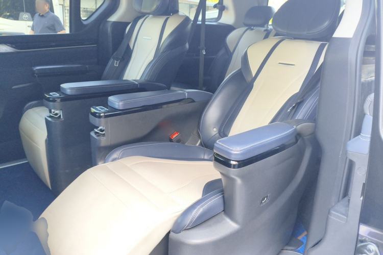Used SAIC MAXUS G20 2021 PLUS 2.0T Gasoline Automatic ZhiZun Edition Left Rear Seat