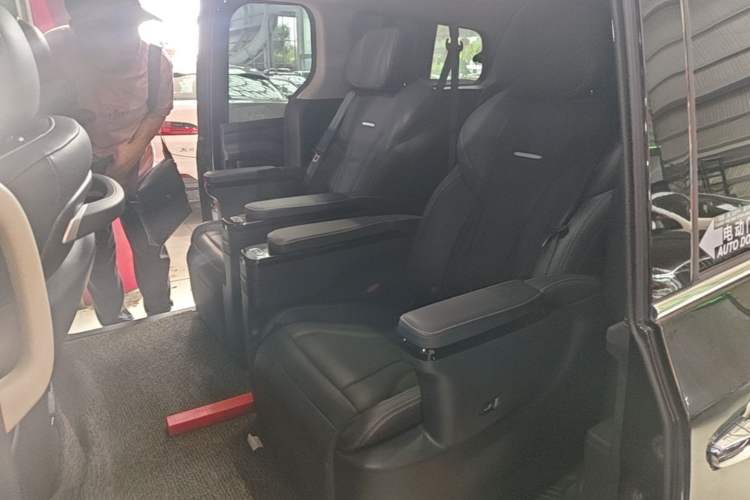 Used SAIC MAXUS G20 2021 PLUS 2.0T Gasoline Automatic ZhiZun Edition Left Rear Seat