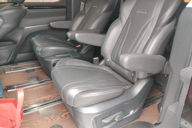 Used SAIC MAXUS G20 2021 PLUS 2.0T Gasoline Automatic Luxury Edition Left Rear Seat