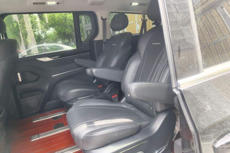 Used SAIC MAXUS G20 2021 PLUS 2.0T Gasoline Automatic Luxury Edition Left Rear Seat