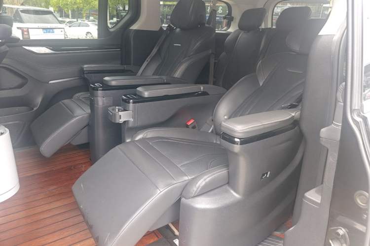 Used SAIC MAXUS G20 2021 PLUS 2.0T Gasoline Automatic Luxury Edition Left Rear Seat