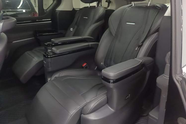 Used SAIC MAXUS G20 2021 PLUS 2.0T Gasoline Automatic Luxury Edition Left Rear Seat