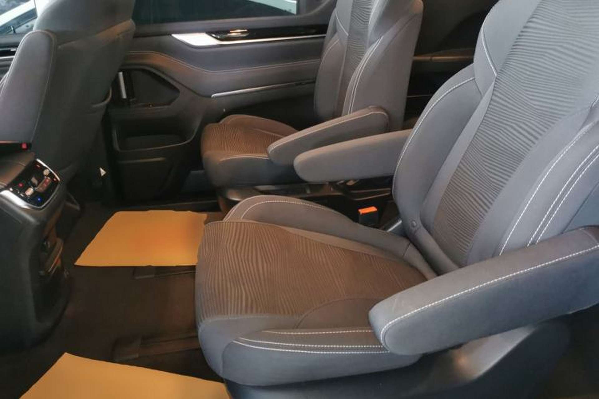 Used SAIC MAXUS G20 2021 PLUS 2.0T Gasoline Automatic Luxury Edition Left Rear Seat