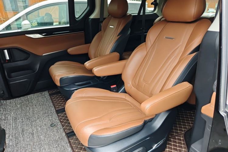 Used SAIC MAXUS G20 2021 Facelifted PLUS 2.0T Gasoline Automatic Luxury Edition Left Rear Seat