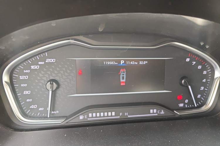 Used SAIC MAXUS G20 2021 PLUS 2.0T Gasoline Automatic Business Edition Odometer Close Up