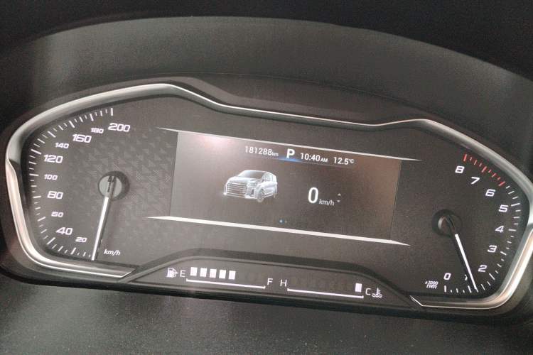 Used SAIC MAXUS G20 2021 PLUS 2.0T Gasoline Automatic Luxury Edition Odometer Close Up