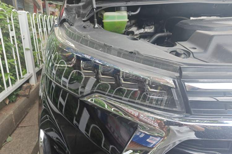 Used SAIC MAXUS G20 2021 Facelifted PLUS 2.0T Diesel Automatic Luxury Edition Right Front Headlight