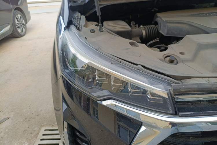Used SAIC MAXUS G20 2021 PLUS 2.0T Gasoline Automatic Luxury Edition Right Front Headlight