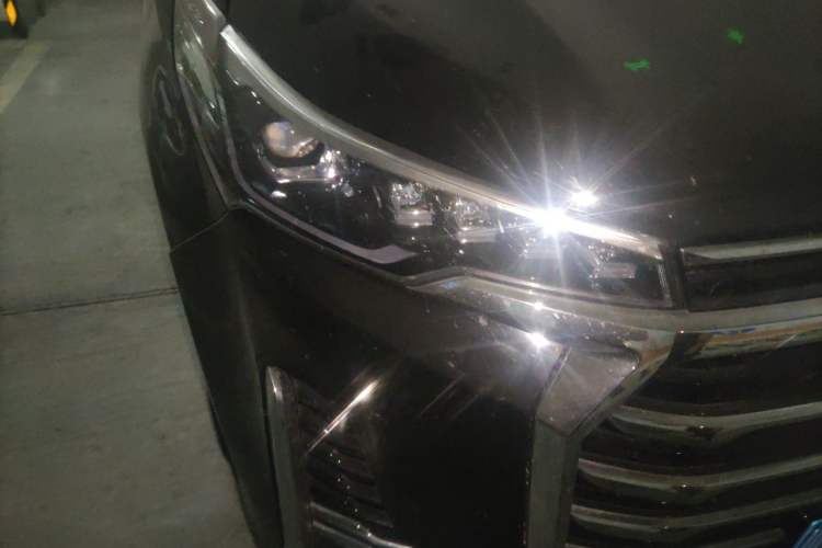 Used SAIC MAXUS G20 2021 PLUS 2.0T Gasoline Automatic Luxury Edition Right Front Headlight