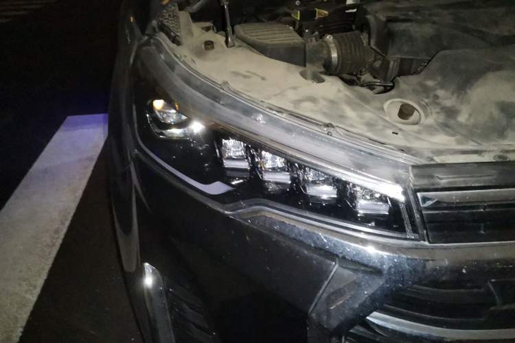 Used SAIC MAXUS G20 2021 PLUS 2.0T Gasoline Automatic Luxury Edition Right Front Headlight