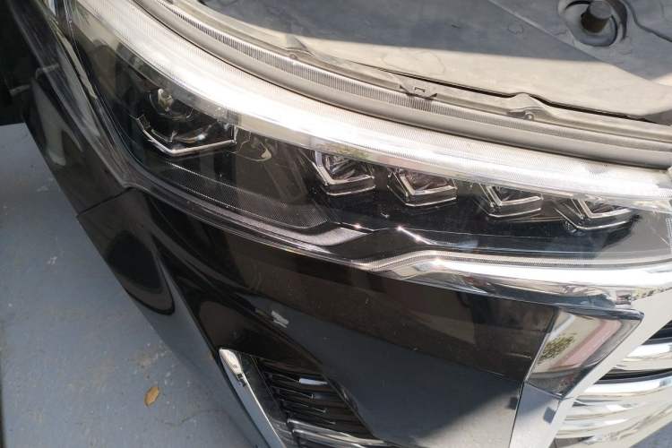 Used SAIC MAXUS G20 2021 PLUS 2.0T Gasoline Automatic Luxury Executive Edition Right Front Headlight