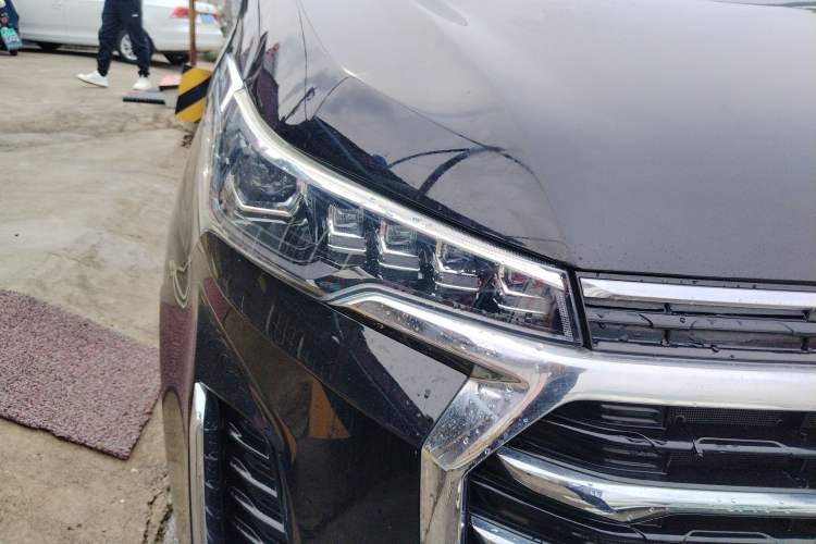 Used SAIC MAXUS G20 2021 PLUS 2.0T Gasoline Automatic Luxury Edition Right Front Headlight
