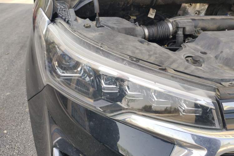 Used SAIC MAXUS G20 2021 PLUS 2.0T Gasoline Automatic Prestige Executive Edition Right Front Headlight