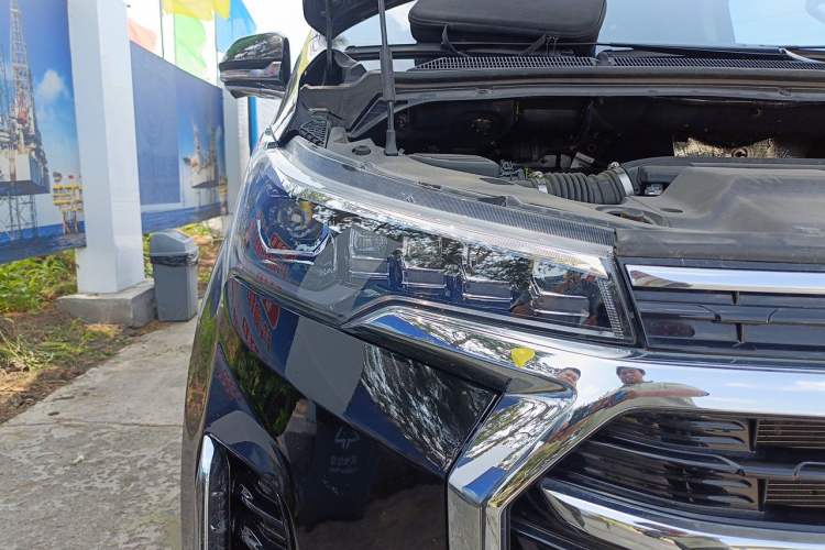 Used SAIC MAXUS G20 2021 PLUS 2.0T Gasoline Automatic Prestige Executive Edition Right Front Headlight
