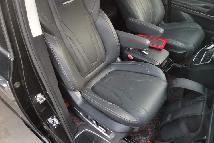 Used SAIC MAXUS G20 2021 Facelifted PLUS 2.0T Diesel Automatic Luxury Edition Right Front Seat