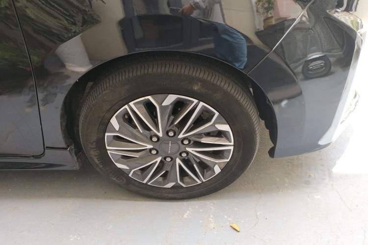 Used SAIC MAXUS G20 2021 PLUS 2.0T Gasoline Automatic Luxury Executive Edition Right Front Wheel Hub