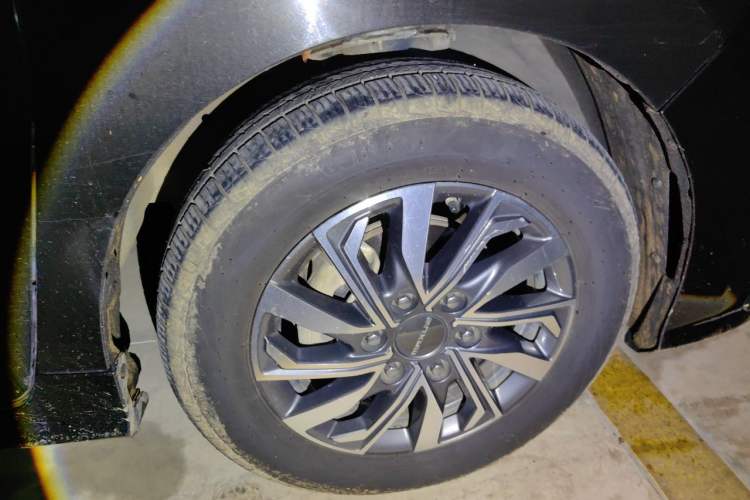 Used SAIC MAXUS G20 2021 Facelifted PLUS 2.0T Diesel Automatic Luxury Edition Right Front Wheel Hub