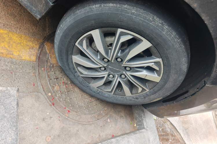 Used SAIC MAXUS G20 2021 PLUS 2.0T Gasoline Automatic Prestige Executive Edition Right Front Wheel Hub