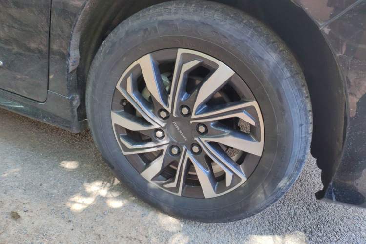 Used SAIC MAXUS G20 2021 Facelifted PLUS 2.0T Gasoline Automatic Luxury Edition Right Front Wheel Hub