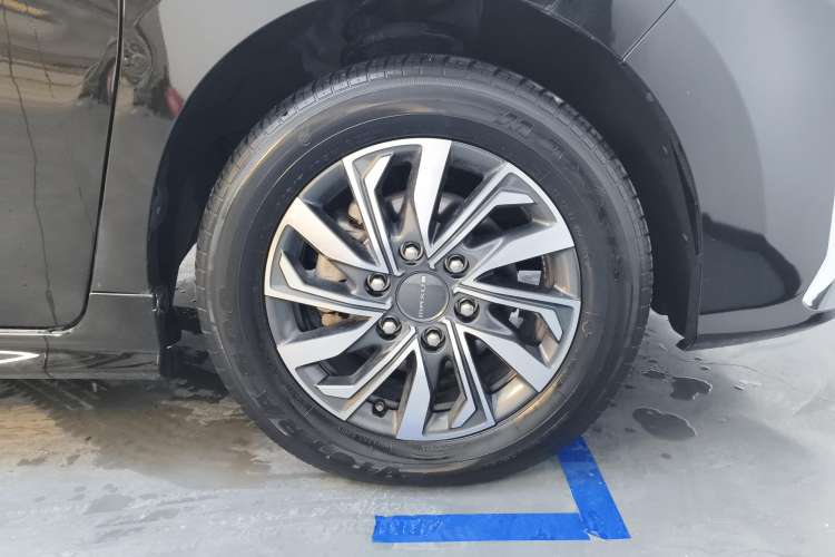 Used SAIC MAXUS G20 2021 Facelifted PLUS 2.0T Gasoline Automatic Luxury Edition Right Front Wheel Hub