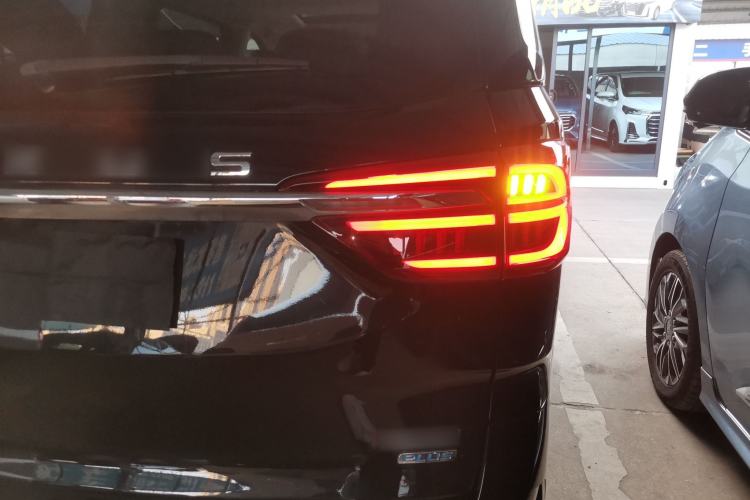 Used SAIC MAXUS G20 2021 Facelifted PLUS 2.0T Diesel Automatic Luxury Edition Right Rear Taillight