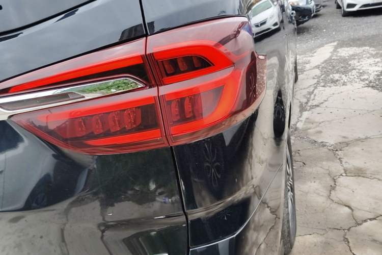 Used SAIC MAXUS G20 2021 Facelifted PLUS 2.0T Gasoline Automatic Luxury Edition Right Rear Taillight