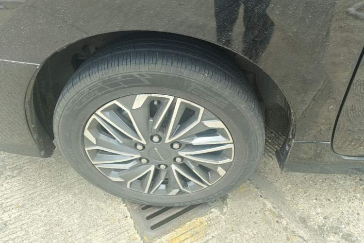 Used SAIC MAXUS G20 2021 PLUS 2.0T Gasoline Automatic Luxury Edition Right Rear Wheel Hub