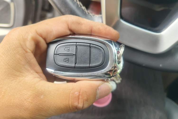 Used SAIC MAXUS G20 2021 PLUS 2.0T Gasoline Automatic Luxury Edition Vehicle Key