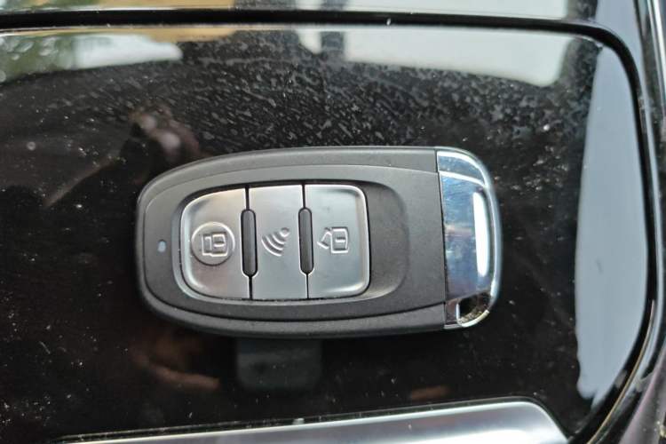 Used SAIC MAXUS G20 2021 Facelifted PLUS 2.0T Gasoline Automatic Luxury Edition Vehicle Key
