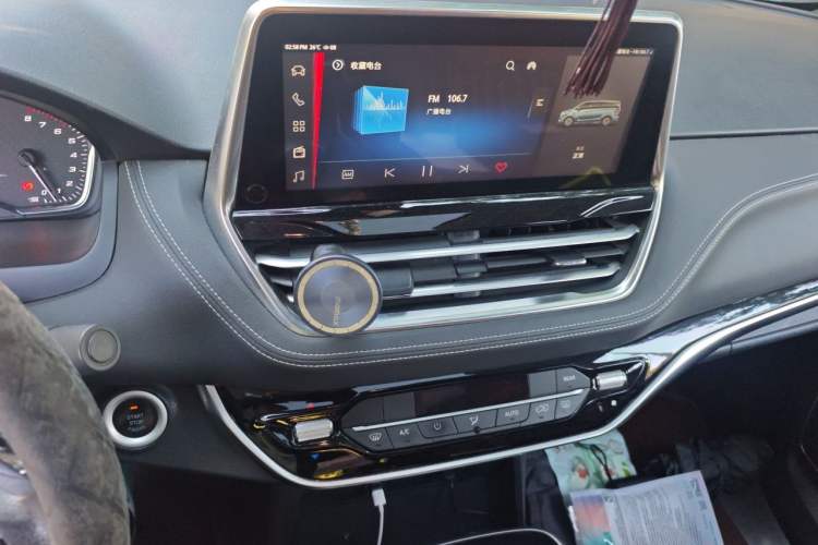 Used SAIC MAXUS G20 2021 PLUS 2.0T Gasoline Automatic Executive Edition Audio And AC Panel