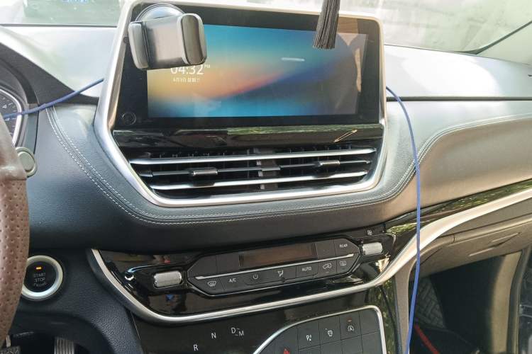 Used SAIC MAXUS G20 2021 PLUS 2.0T Diesel Automatic Luxury Edition Audio And AC Panel