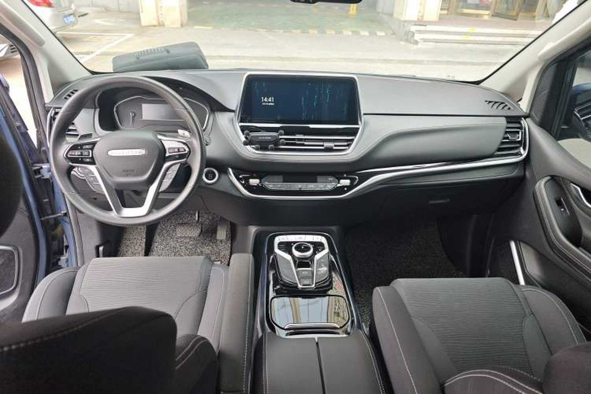 Used SAIC MAXUS G20 2021 Facelifted PLUS 2.0T Gasoline Automatic Luxury Edition Center Console