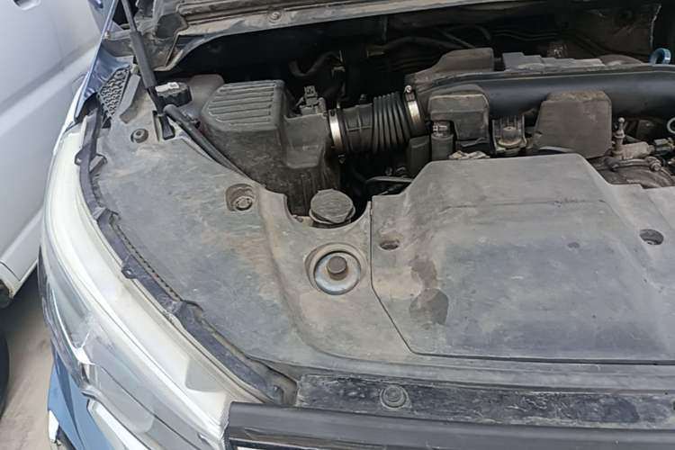Used SAIC MAXUS G20 2021 PLUS 2.0T Gasoline Automatic Luxury Edition Engine Bay Right