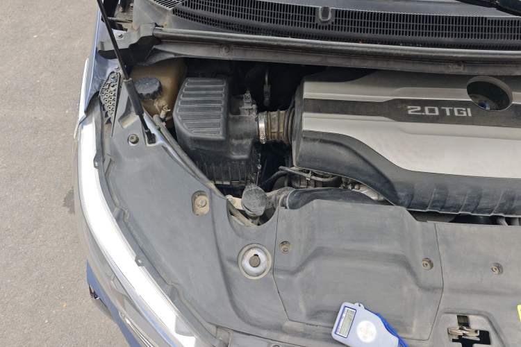 Used SAIC MAXUS G20 2021 Facelifted PLUS 2.0T Gasoline Automatic Luxury Edition Engine Bay Right