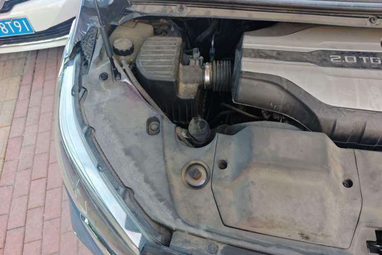 Used SAIC MAXUS G20 2021 PLUS 2.0T Gasoline Automatic Executive Edition Engine Bay Right