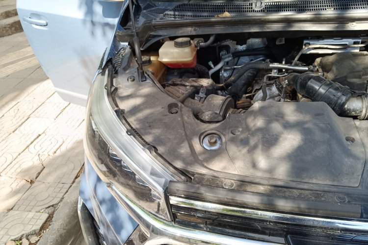 Used SAIC MAXUS G20 2021 PLUS 2.0T Diesel Automatic Luxury Edition Engine Bay Right