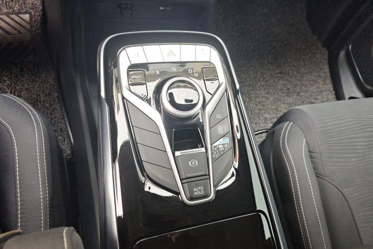 Used SAIC MAXUS G20 2021 Facelifted PLUS 2.0T Gasoline Automatic Luxury Edition Gear Lever