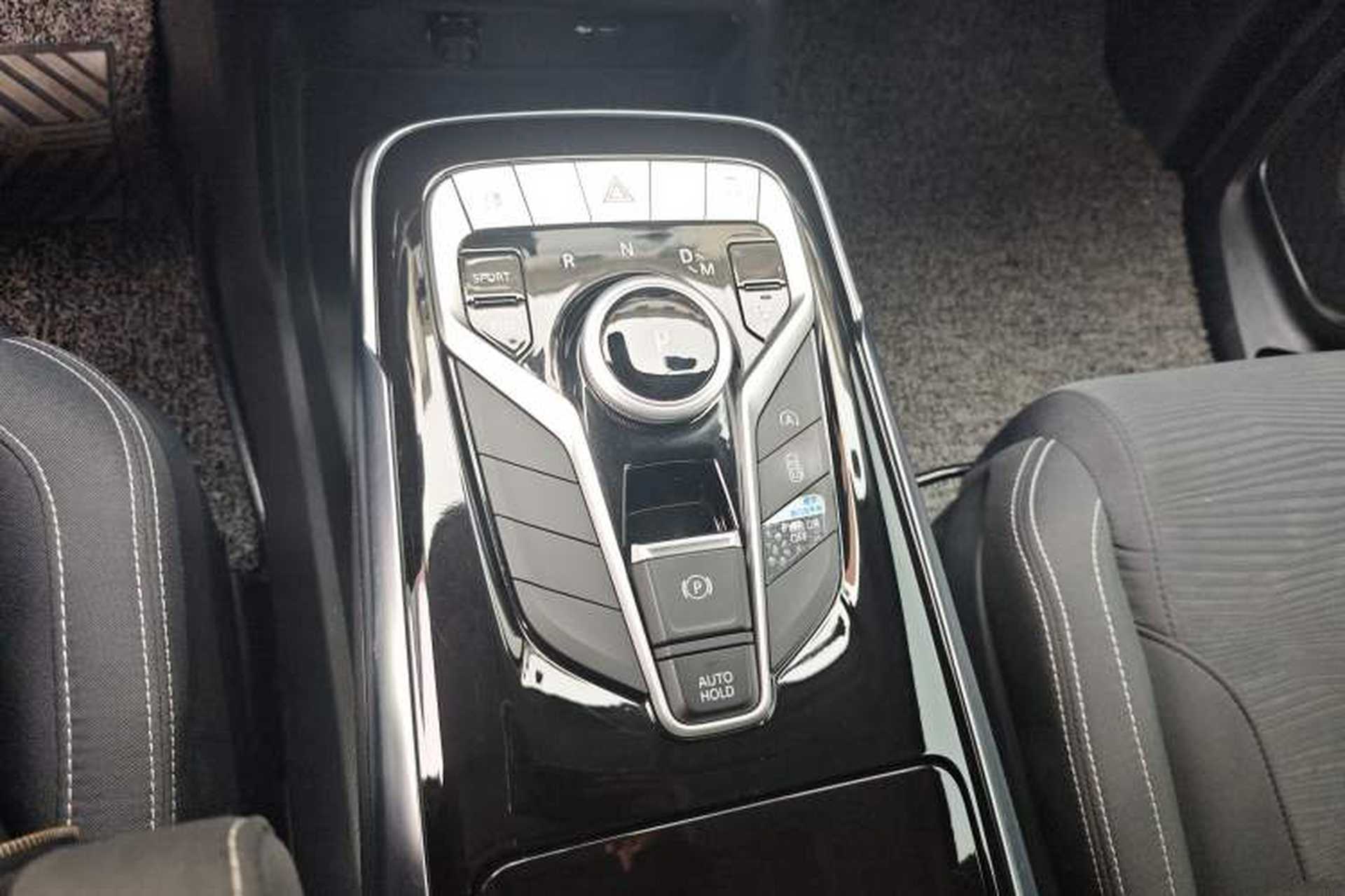 Used SAIC MAXUS G20 2021 Facelifted PLUS 2.0T Gasoline Automatic Luxury Edition Gear Lever