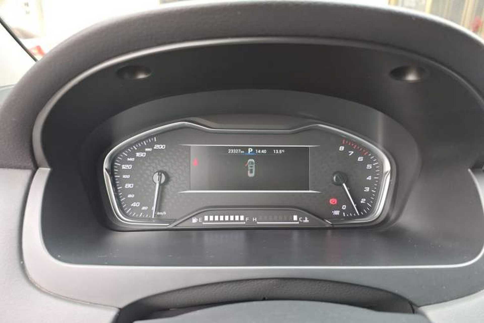 Used SAIC MAXUS G20 2021 Facelifted PLUS 2.0T Gasoline Automatic Luxury Edition Odometer Close Up