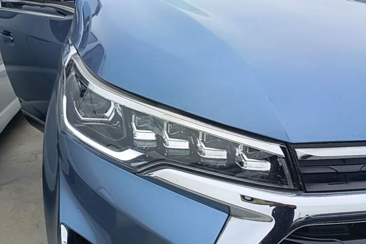 Used SAIC MAXUS G20 2021 PLUS 2.0T Gasoline Automatic Luxury Edition Right Front Headlight